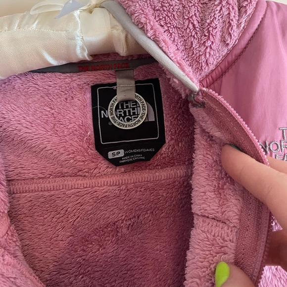 The North Face Fuzzy jacket - Picture 3 of 5